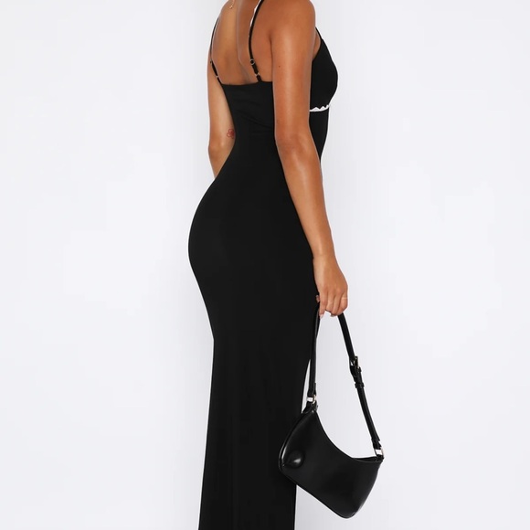 Elegant Black Maxi Dress - Picture 3 of 3